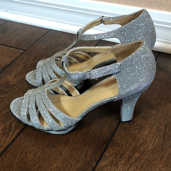 Naturalizer new in box metallic gold heels - Picture 2 of 6